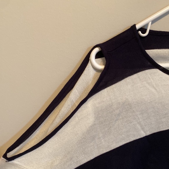 ONLY long sleeve with cut-out shoulders - Picture 3 of 3